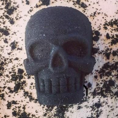 La Santa Muerte Skull Lavender Black Skull Bath Bomb - Hotsy Totsy Haus