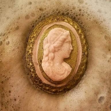 Victoria Cameo Vintage Style Bath Bomb - Hotsy Totsy Haus